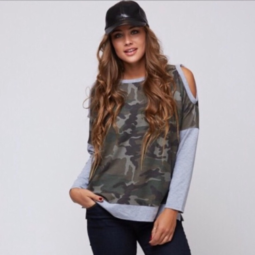 NWT Super cute cold shoulder camo top